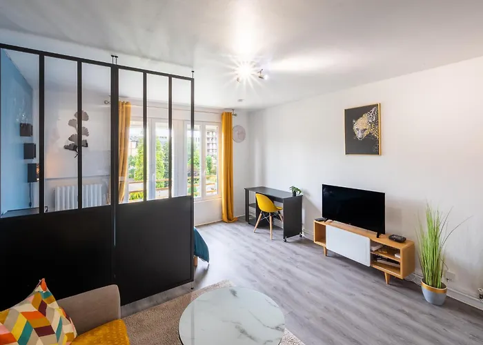 Le Du Commandant * Evreux